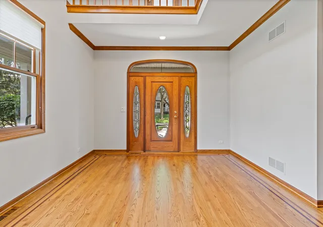 Photo 4 of Single family home for sale at 390 Grandview Ave, Glen Ellyn, IL 60137 | MLS# 12762366 | Listing updated on 2026-09-23