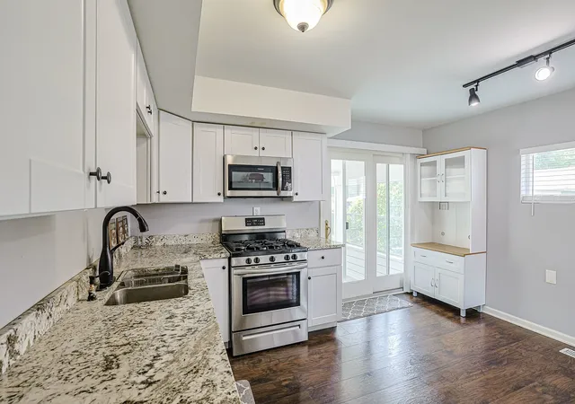 Photo 3 of Single family home for sale at 302 Freehauf St, Lemont, IL 60439 | MLS# 12762466 | Listing updated on 2026-10-09