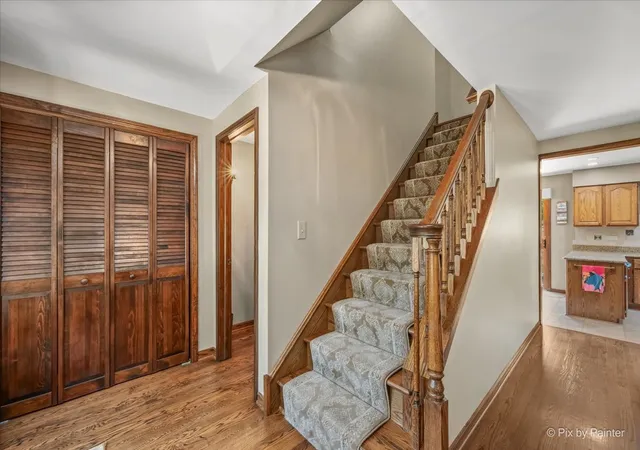 Photo 3 of Single family home for sale at 1280 Pembrook Cir, Roselle, IL 60172 | MLS# 12762474 | Listing updated on 2026-09-25