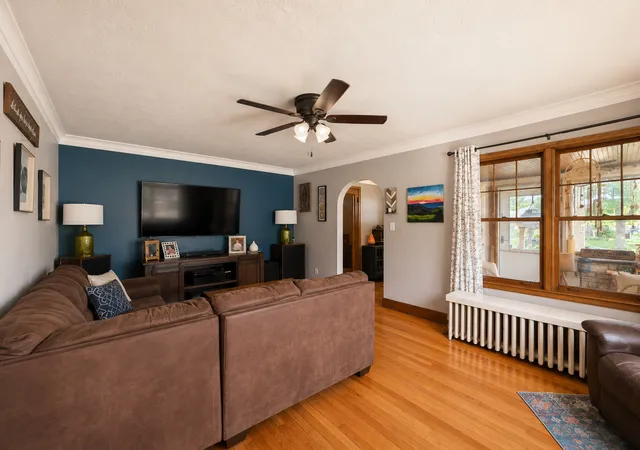 Photo 4 of Single family home for sale at 470 Marguerite St, Elgin, IL 60123 | MLS# 12762502 | Listing updated on 2026-09-23