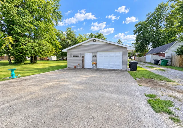 Photo 4 of Single family home for sale at 210 W 20th Street, Metropolis, IL 62960 | MLS# 12762505 | Listing updated on 2026-09-25