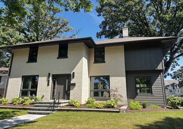 Photo 2 of Single family home for sale at 3923 Clausen Ave, Western Springs, IL 60558 | MLS# 12762591 | Listing updated on 2026-09-23