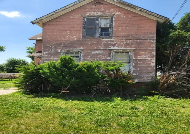 Photo 2 of Multi family home for sale at 106 Lincoln St, Galesburg, IL 61401 | MLS# 12762602 | Listing updated on 2026-10-22