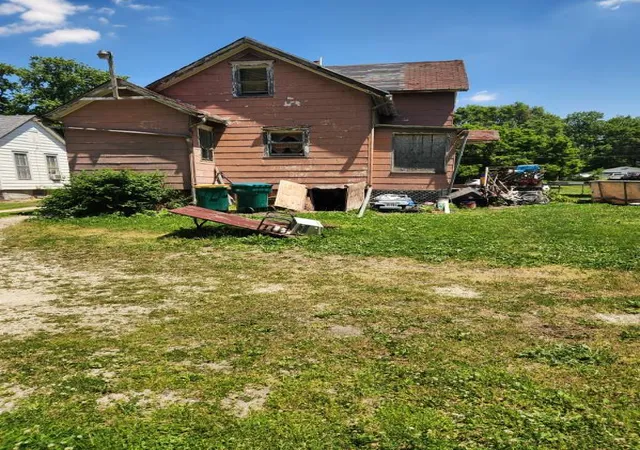 Photo 2 of Multi family home for sale at 106 Lincoln St, Galesburg, IL 61401 | MLS# 12762602 | Listing updated on 2026-10-22
