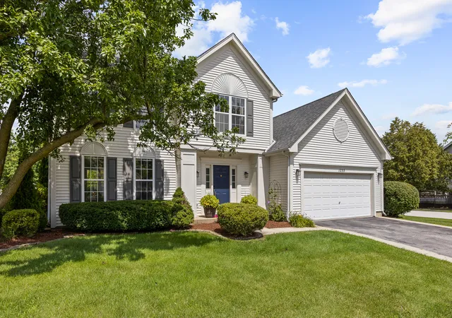 Photo 3 of Single family home for sale at 1255 Chicory Ln, Naperville, IL 60564 | MLS# 12762691 | Listing updated on 2026-09-23