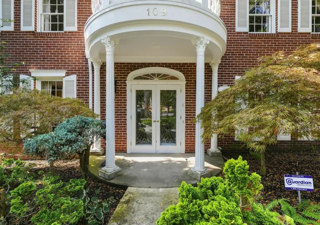 Photo 2 of Single family home for sale at 109 Briar Meadows Dr, Pittsburgh, PA 15216 | MLS# 12762706 | Listing updated on 2026-10-05