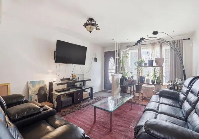 Photo 3 of Condo for sale at 7500 S Kenwood Ave #B, Chicago, IL 60619 | MLS# 12762772 | Listing updated on 2026-09-23