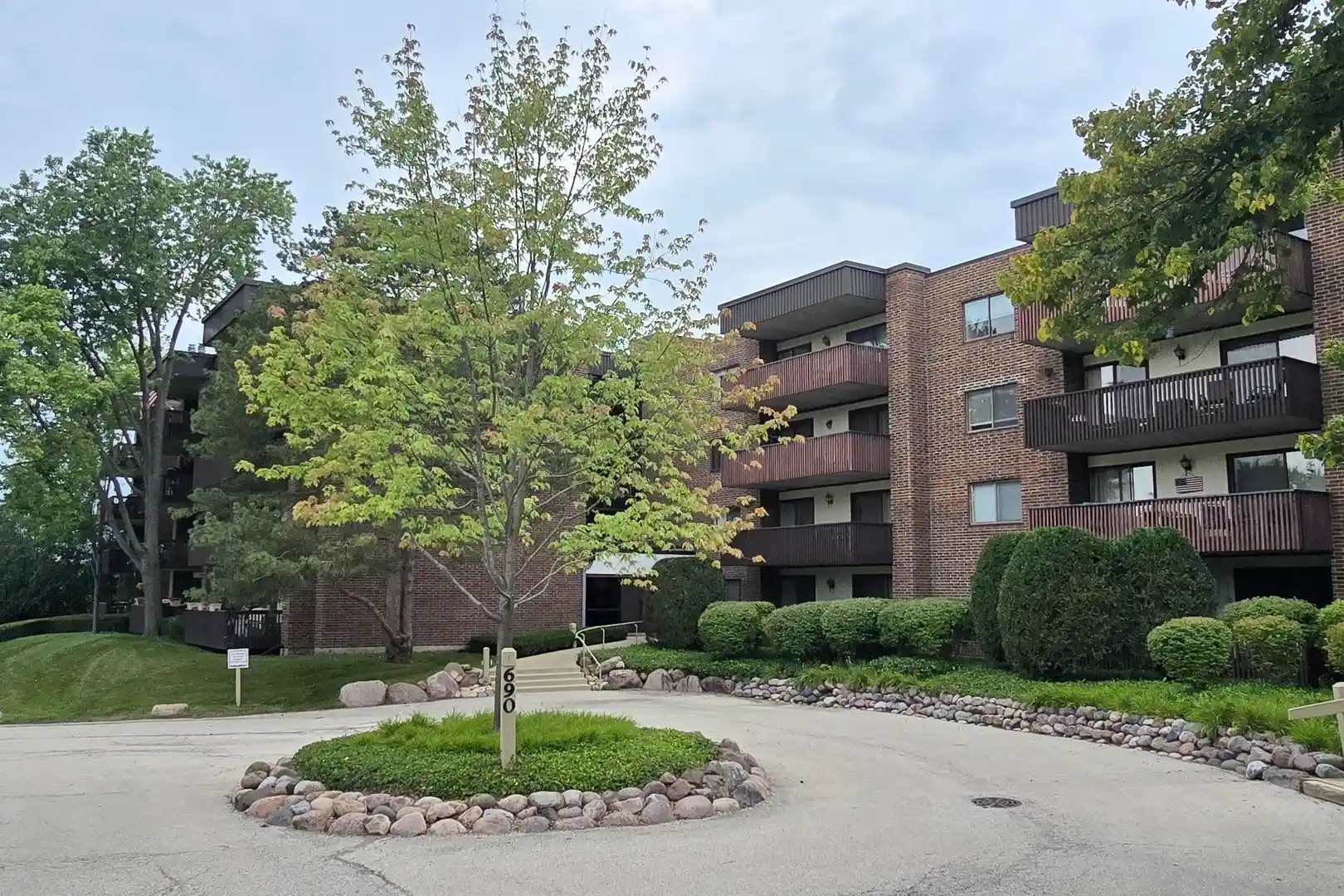 Listing Photo 1 - Condo for sale in 690 Chandler Rd located at 690 Chandler Rd, Gurnee, IL 60031 - Unit #408