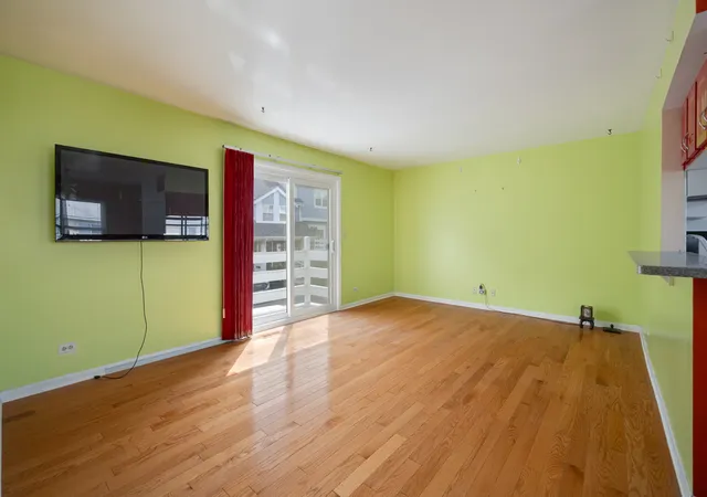 Photo 2 of Townhouse for sale at 9012 Abbey Ln #9012, Des Plaines, IL 60016 | MLS# 12763159 | Listing updated on 2026-09-23