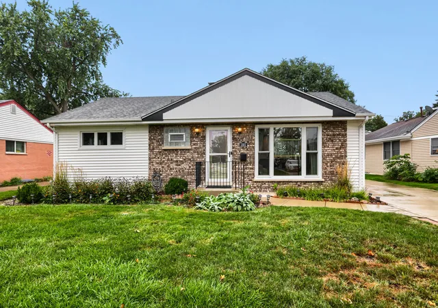 Photo 2 of Single family home for sale at 1301 S 2nd Avenue, Des Plaines, IL 60018 | MLS# 12763161 | Listing updated on 2026-09-22