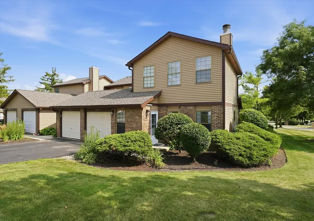 Photo 2 of Townhouse for sale at 8321 Highpoint Cir #D, Darien, IL 60561 | MLS# 12763224 | Listing updated on 2026-09-24