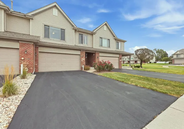 Photo 2 of Townhouse for sale at 8234 Auburn Ln, Frankfort, IL 60423 | MLS# 12763402 | Listing updated on 2026-09-18