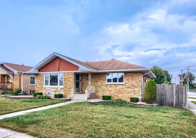 Photo 2 of Single family home for sale at 9100 S Central Park Ave, Evergreen Park, IL 60805 | MLS# 12763404 | Listing updated on 2026-09-25