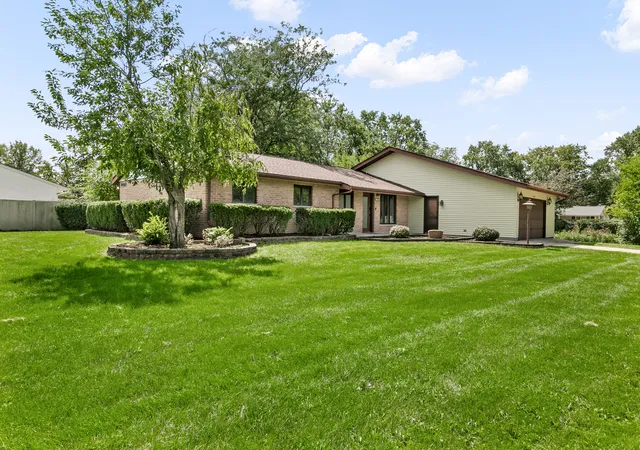 Photo 3 of Single family home for sale at 16400 Sherwood Dr, Orland Park, IL 60462 | MLS# 12763463 | Listing updated on 2026-09-18