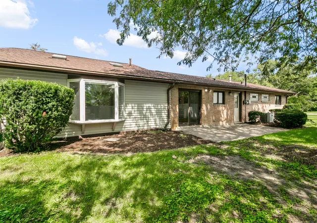 Photo 3 of Single family home for sale at 16400 Sherwood Dr, Orland Park, IL 60462 | MLS# 12763463 | Listing updated on 2026-09-24