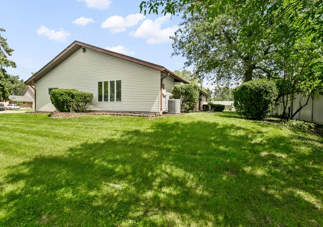 Photo 4 of Single family home for sale at 16400 Sherwood Dr, Orland Park, IL 60462 | MLS# 12763463 | Listing updated on 2026-09-24