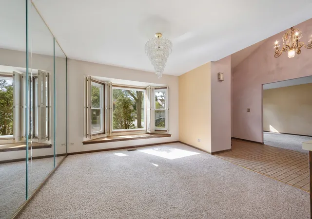 Photo 3 of Single family home for sale at 565 Rutgers Ln, Elk Grove Village, IL 60007 | MLS# 12763473 | Listing updated on 2026-09-24