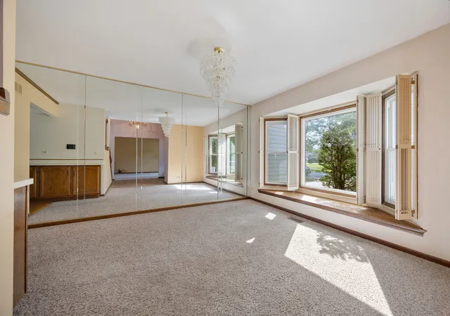 Photo 3 of Single family home for sale at 565 Rutgers Ln, Elk Grove Village, IL 60007 | MLS# 12763473 | Listing updated on 2026-09-24