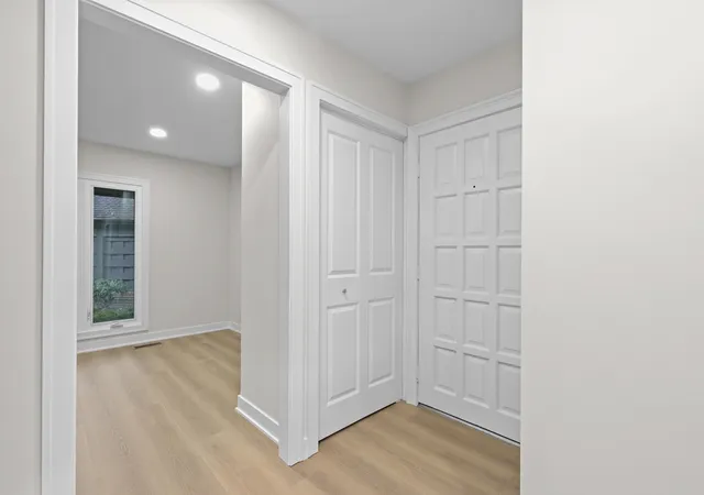 Photo 2 of Townhouse for sale at 1935 Mission Hills Ln, Northbrook, IL 60062 | MLS# 12763486 | Listing updated on 2026-09-24