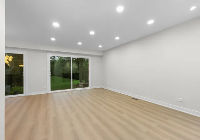 Photo 4 of Townhouse for sale at 1935 Mission Hills Ln, Northbrook, IL 60062 | MLS# 12763486 | Listing updated on 2026-09-24
