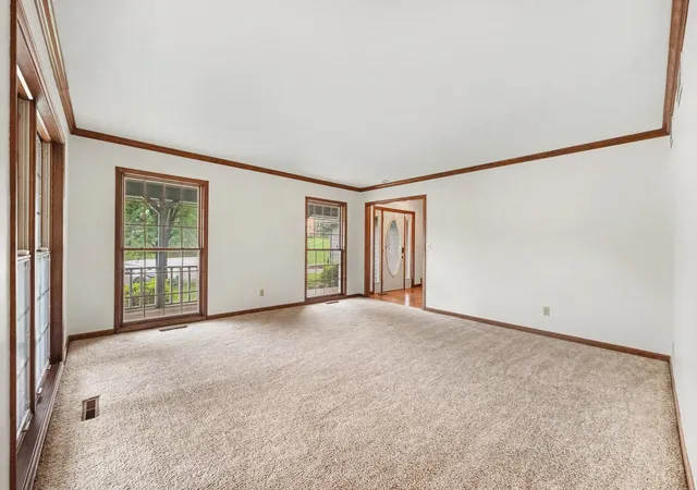 Photo 3 of Single family home for sale at 433 Brookshire Ct, Valparaiso, IN 46385 | MLS# 12763514 | Listing updated on 2026-09-18