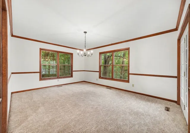 Photo 4 of Single family home for sale at 433 Brookshire Ct, Valparaiso, IN 46385 | MLS# 12763514 | Listing updated on 2026-09-18