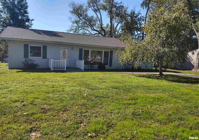 Photo 1 of Single family home for sale at 901 Locust St, Vienna, IL 62995 | MLS# EB460207 | Listing updated on 2026-09-24