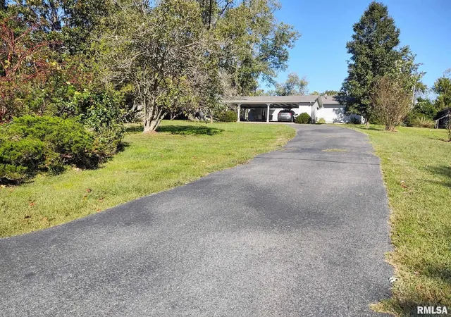 Photo 3 of Single family home for sale at 901 Locust St, Vienna, IL 62995 | MLS# EB460207 | Listing updated on 2026-09-24