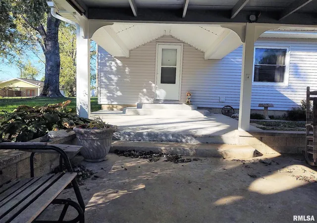 Photo 4 of Single family home for sale at 901 Locust St, Vienna, IL 62995 | MLS# EB460207 | Listing updated on 2026-09-24