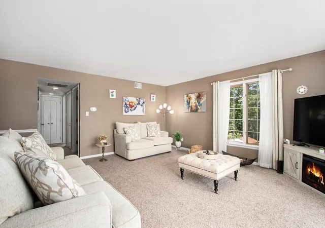 Photo 3 of Sale Pending at 2305 Martha St #D2, Highland, IN 46322 | MLS# 834591 | Listing updated on 2026-09-22