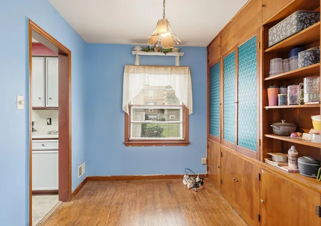Photo 4 of Sale Pending at 6918 Olcott Ave, Hammond, IN 46323 | MLS# 845468 | Listing updated on 2026-09-22