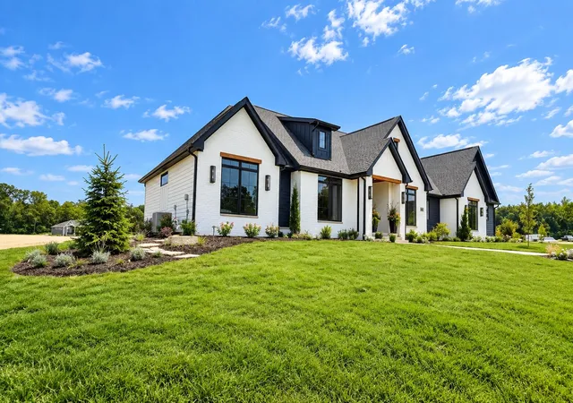Photo 1 of Single family home for sale at 464 Stonebridge Pkwy, Valparaiso, IN 46383 | MLS# 845177 | Listing updated on 2026-09-16