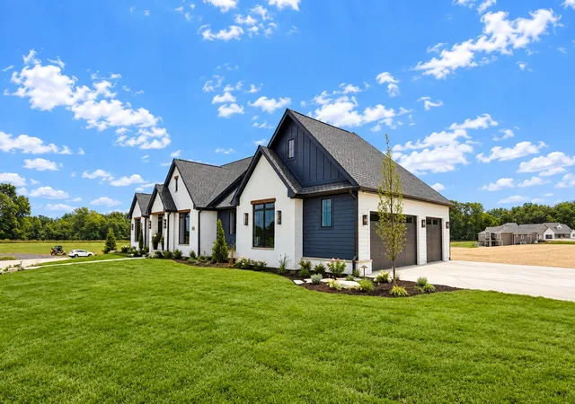 Photo 2 of Single family home for sale at 464 Stonebridge Pkwy, Valparaiso, IN 46383 | MLS# 845177 | Listing updated on 2026-09-16
