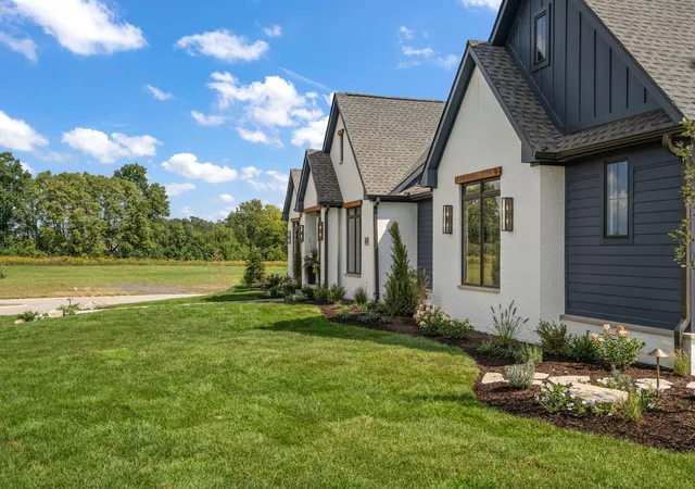 Photo 3 of Single family home for sale at 464 Stonebridge Pkwy, Valparaiso, IN 46383 | MLS# 845177 | Listing updated on 2026-09-16