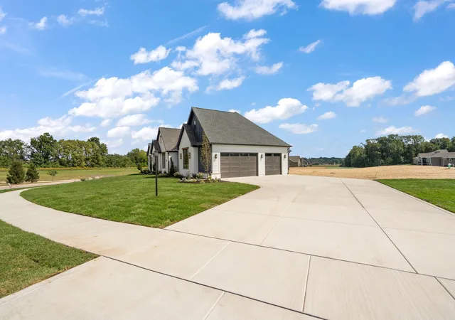 Photo 4 of Single family home for sale at 464 Stonebridge Pkwy, Valparaiso, IN 46383 | MLS# 845177 | Listing updated on 2026-09-16
