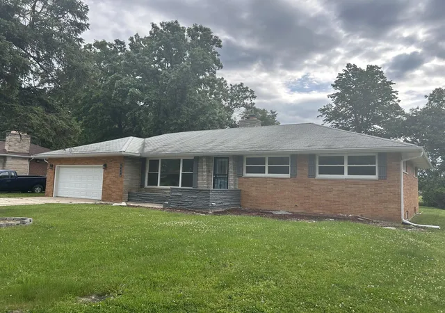 Photo 2 of Single family home for sale at 5429 Dexter Dr, Merrillville, IN 46410 | MLS# 839948 | Listing updated on 2026-09-18