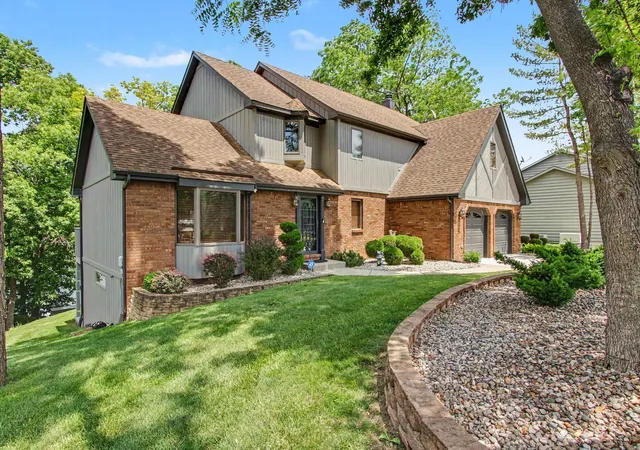 Photo 3 of Single family home for sale at 461 Amhurst Rd, Valparaiso, IN 46385 | MLS# 840524 | Listing updated on 2026-09-17