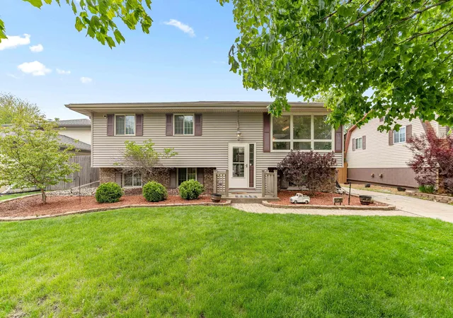 Single family home for sale at 9138 Southmoor Ave, Highland, IN 46322 | MLS# 841635