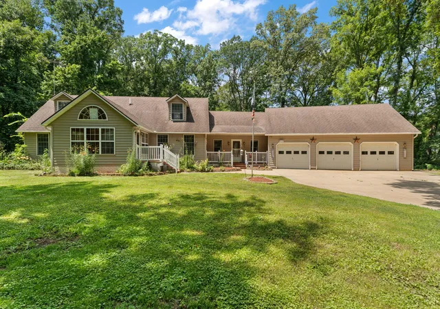 Photo 2 of Single family home for sale at 2530 S 400 East, La Porte, IN 46350 | MLS# 842224 | Listing updated on 2026-09-17