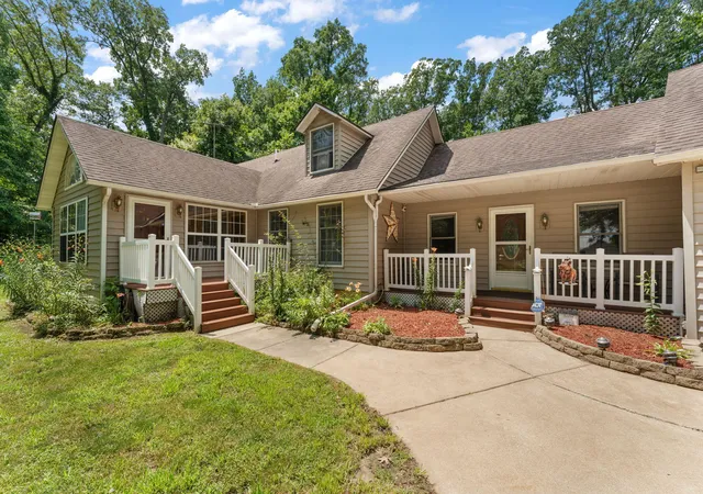 Photo 3 of Single family home for sale at 2530 S 400 East, La Porte, IN 46350 | MLS# 842224 | Listing updated on 2026-09-17