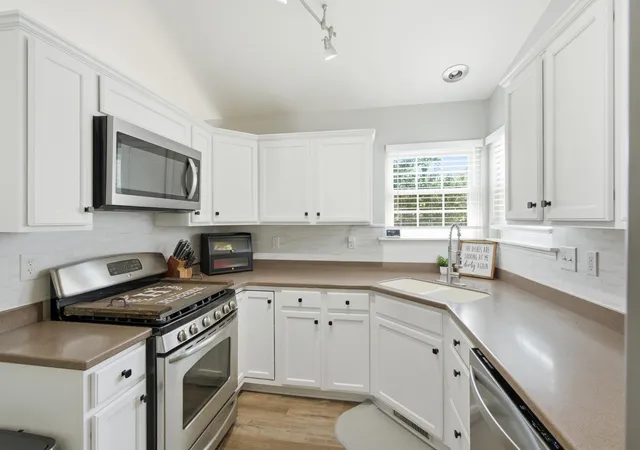 Photo 3 of Single family home for sale at 501 Killarney Ln, Valparaiso, IN 46385 | MLS# 843427 | Listing updated on 2026-09-16