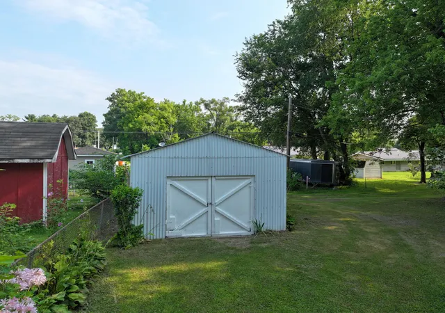 Photo 4 of Single family home for sale at 438 W Jefferson St, Winamac, IN 46996 | MLS# 843577 | Listing updated on 2026-10-06