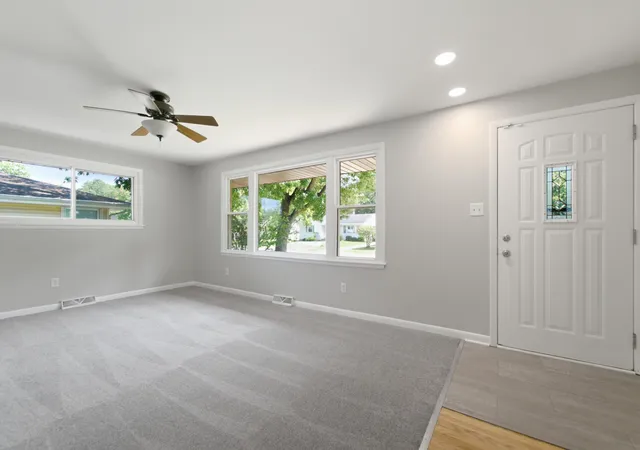 Photo 3 of Single family home for sale at 322 Oriole Ave, Crown Point, IN 46307 | MLS# 843654 | Listing updated on 2026-10-16