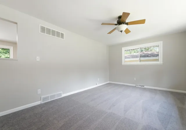 Photo 4 of Single family home for sale at 322 Oriole Ave, Crown Point, IN 46307 | MLS# 843654 | Listing updated on 2026-10-16