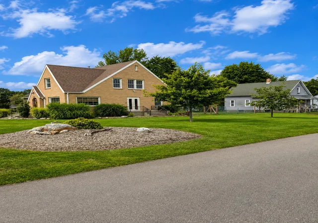 Photo 4 of Single family home for sale at 605 W Montgomery St, Francesville, IN 47946 | MLS# 844267 | Listing updated on 2026-09-28