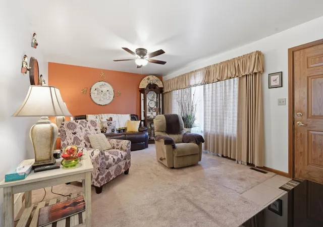 Photo 2 of Single family home for sale at 446 N Glenwood Dr, Griffith, IN 46319 | MLS# 844827 | Listing updated on 2026-09-17