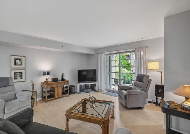Photo 4 of Condo for sale at 1632 White Oak Cir #2b, Munster, IN 46321 | MLS# 845475 | Listing updated on 2026-09-17