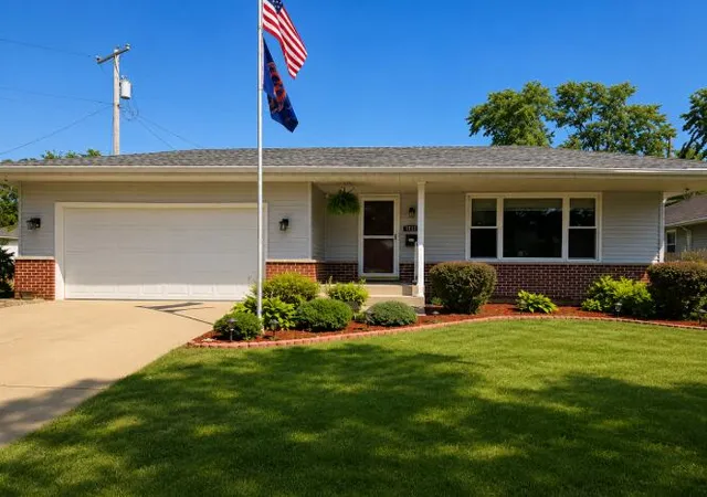 Photo 1 of Single family home for sale at 9113 Idlewild Dr, Highland, IN 46322 | MLS# 844659 | Listing updated on 2026-09-16