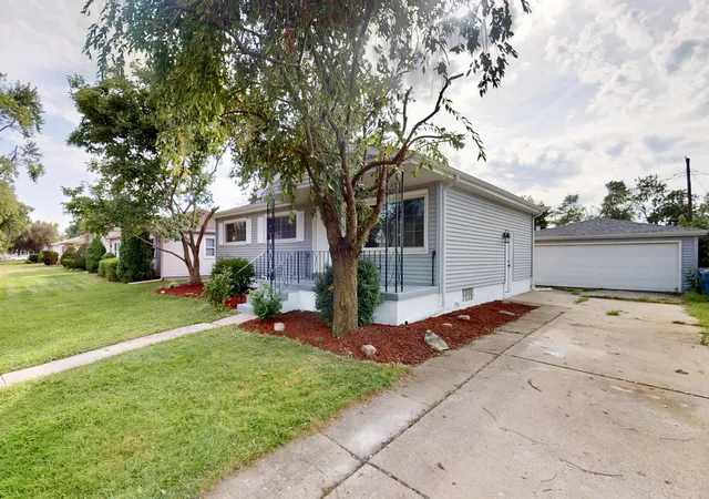 Photo 2 of Single family home for sale at 8144 Grace Pl, Highland, IN 46322 | MLS# 844800 | Listing updated on 2026-09-16