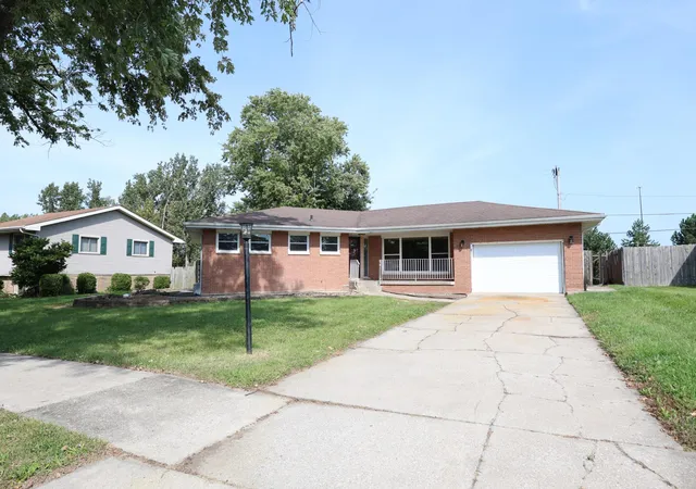 Photo 2 of Sale Pending at 7815 Carolina Pl, Merrillville, IN 46410 | MLS# 844909 | Listing updated on 2026-09-17